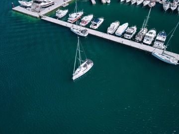 sea time moře jachta